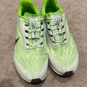 Nike men’s  Lime Green Athletic Shoes